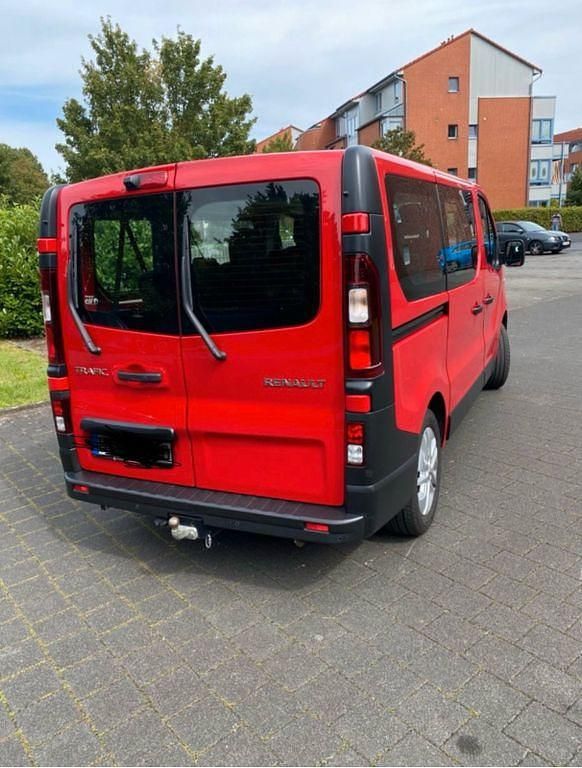 Gebraucht Renault Trafic 125 PS (91 kW) 2017 Rot Van / Kleinbus