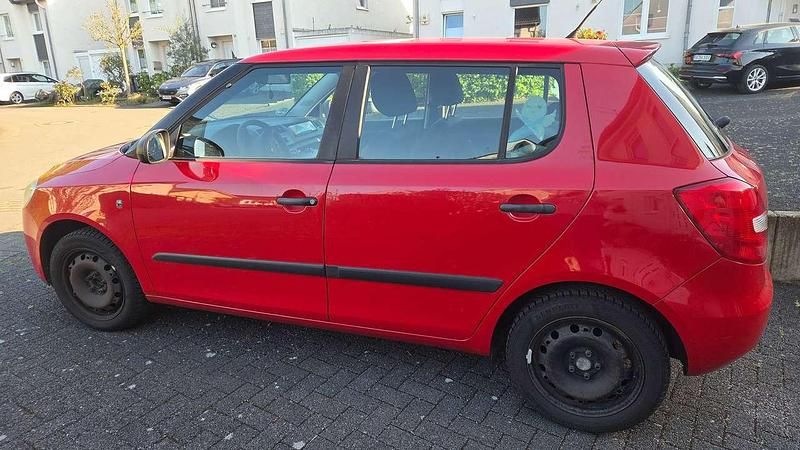 Gebraucht Skoda Fabia Classic 60 PS (44 kW) 2010 Rot Limousine