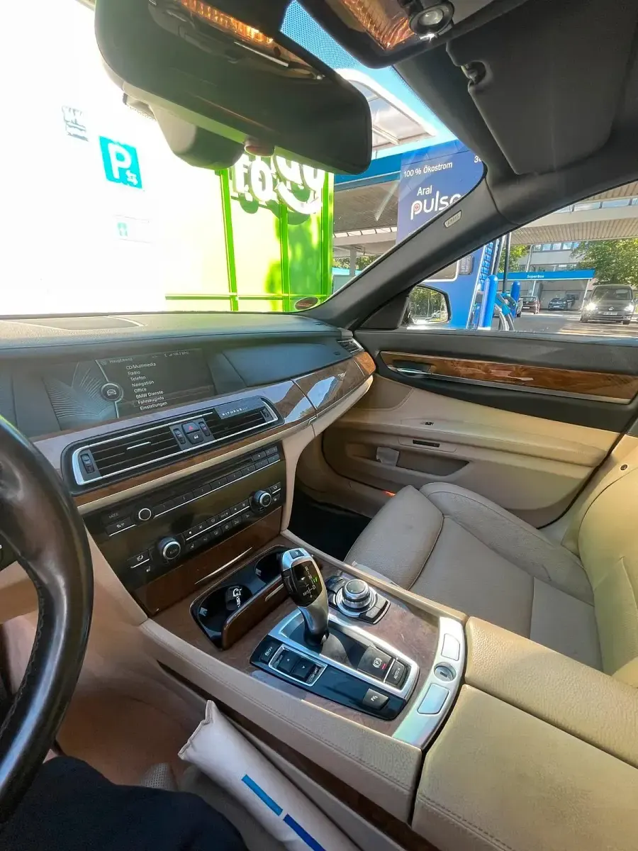 Gebraucht BMW 740 326 PS (239 kW) 2010 Blau Limousine