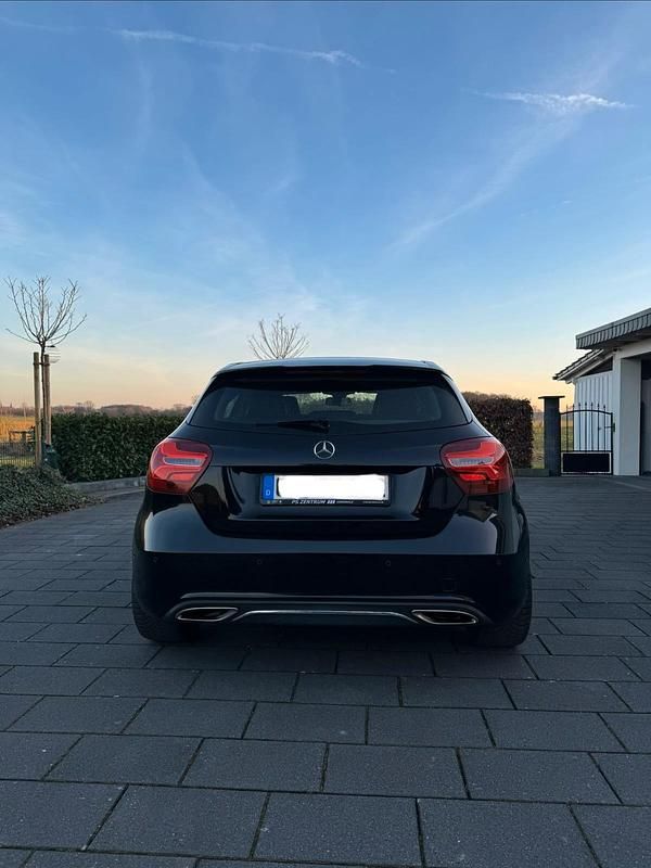 Gebraucht Mercedes A180 122 PS (89 kW) 2016 Schwarz Kombi