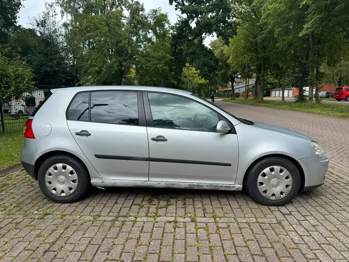 Gebraucht VW Golf V 105 PS (77 kW) 2004 Silber Kleinwagen