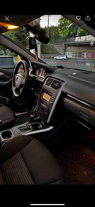 Gebraucht Mercedes 180 109 PS (80 kW) 2009 Schwarz Limousine