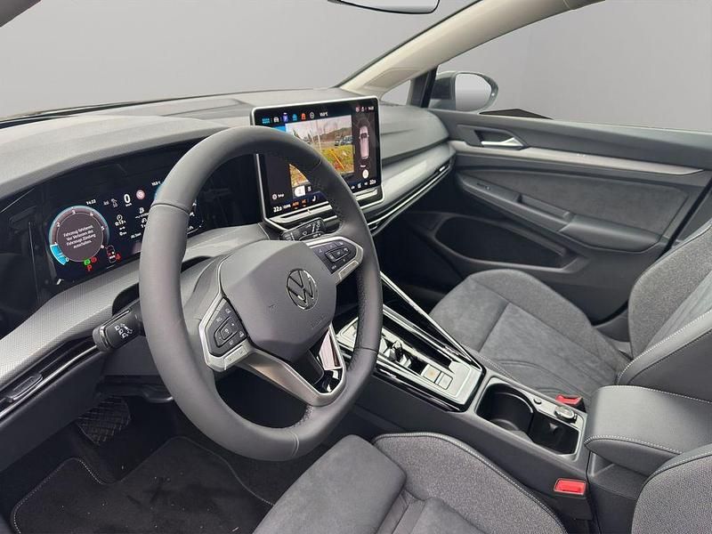 Neu VW Golf VIII Style 150 PS (110 kW) 2025 Grenadillschwarz metallic Kombi