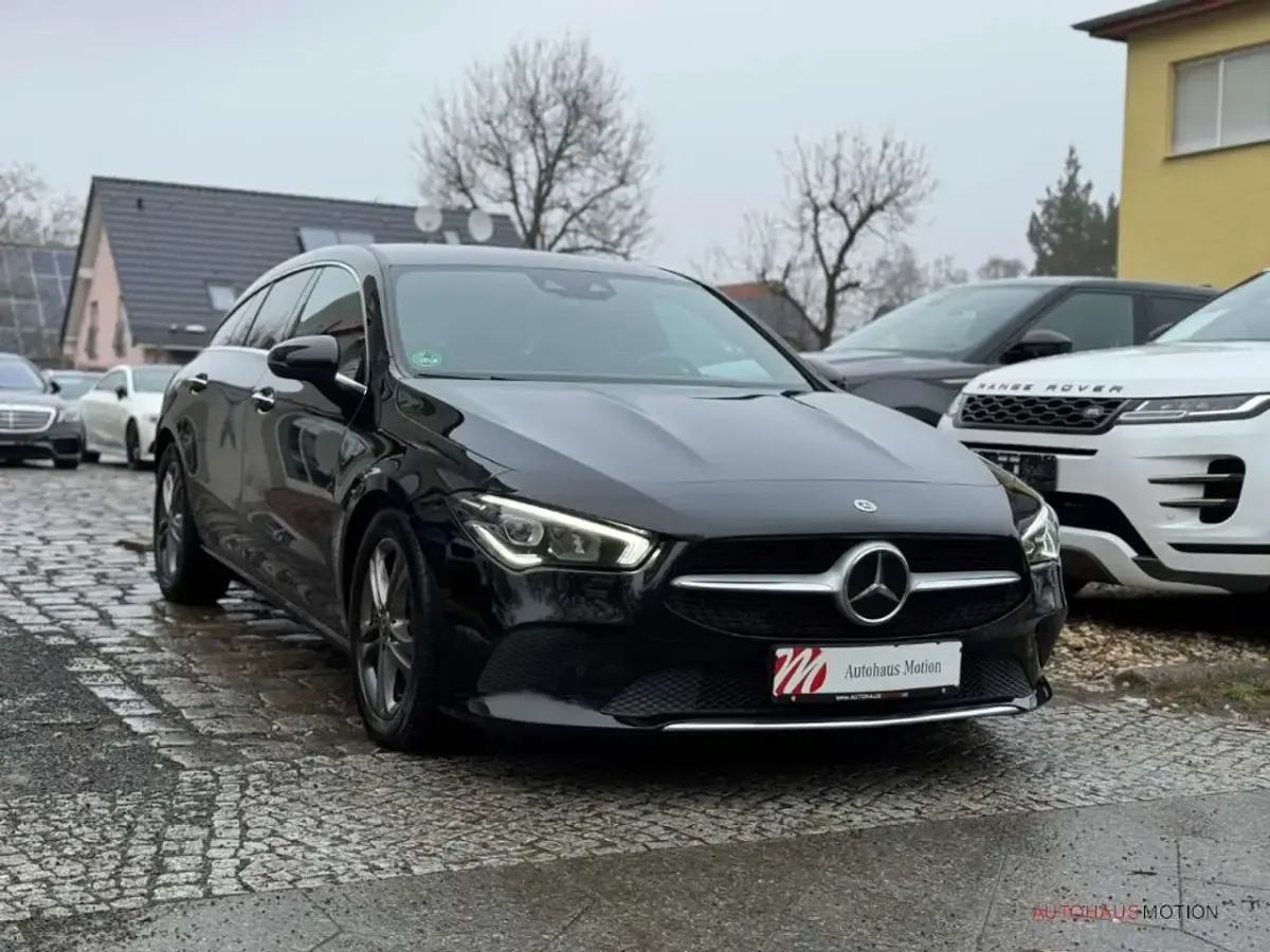 Gebraucht Mercedes CLA200 Shooting Brake 150 PS (110 kW) 2020 Schwarz Kombi