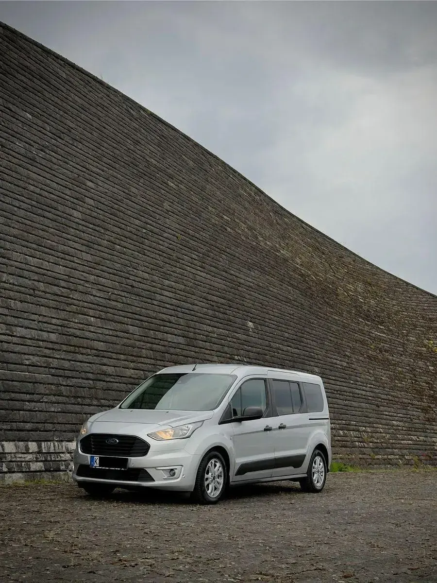 Gebraucht Ford Tourneo Trend 120 PS (88 kW) 2018 Silber Van / Kleinbus
