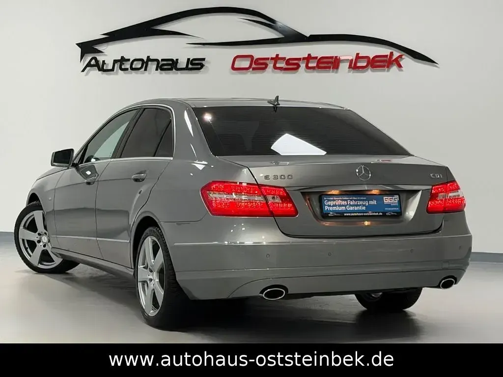 Gebraucht Mercedes E300 204 PS (150 kW) 2011 Silber Limousine