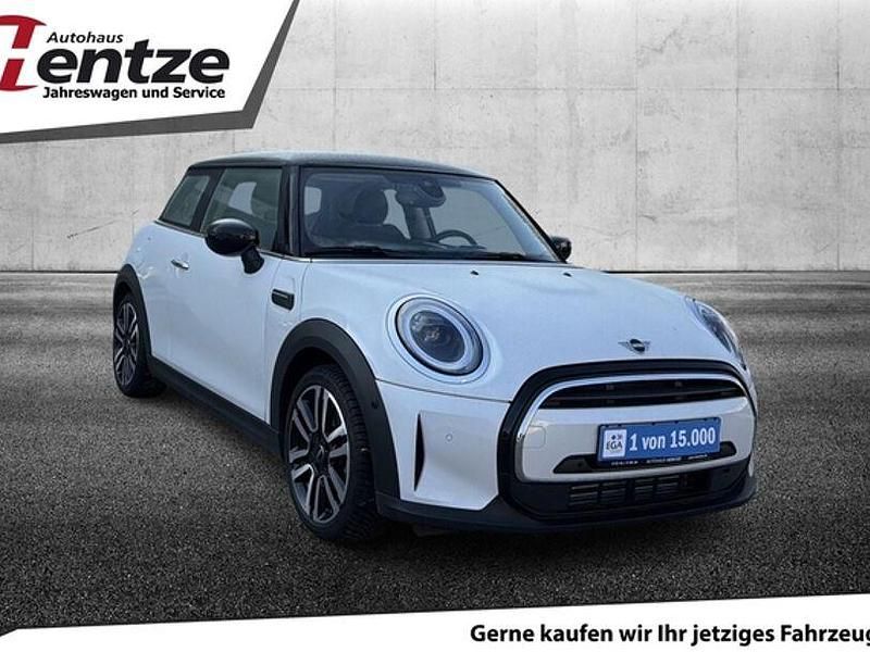 Gebraucht Mini Cooper Classic 136 PS (100 kW) 2023 Nanuq white Kleinwagen