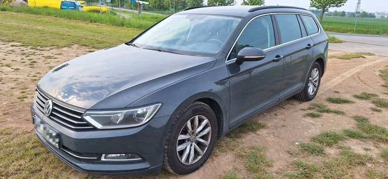 Grau Gebraucht 2016 VW Passat Comfortline Kombi | 8.000 € (Superpreis) - Bild 1/4