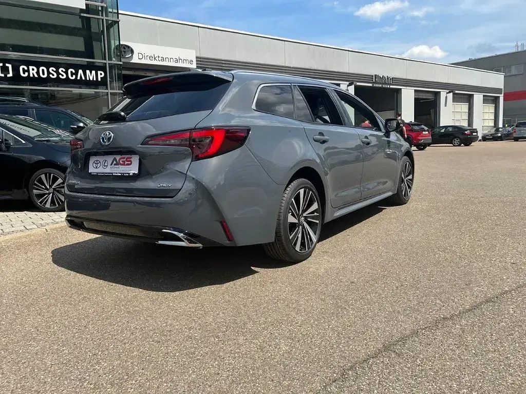 Neu Toyota Corolla 178 PS (130 kW) 2026 Grau Kombi