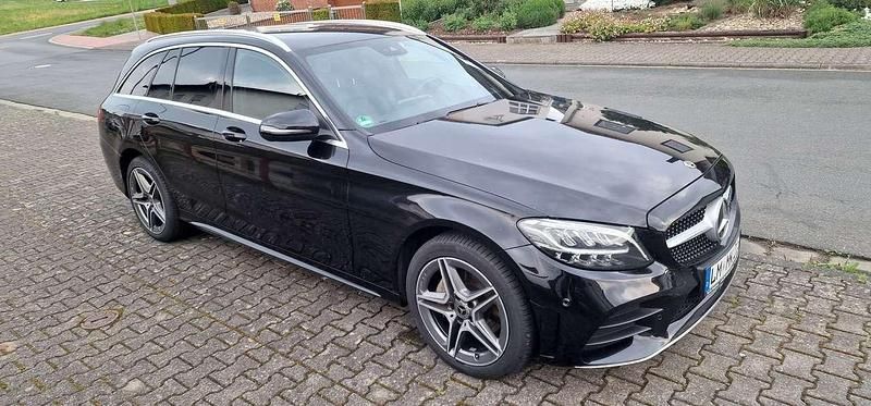 Schwarz Gebraucht 2018 Mercedes C220 AMG line Kombi | 26.900 € (Guter Preis) - Bild 1/4