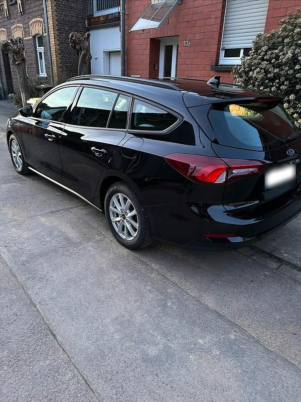Gebraucht Ford Focus Cool & Connect 120 PS (88 kW) 2022 Schwarz Kombi
