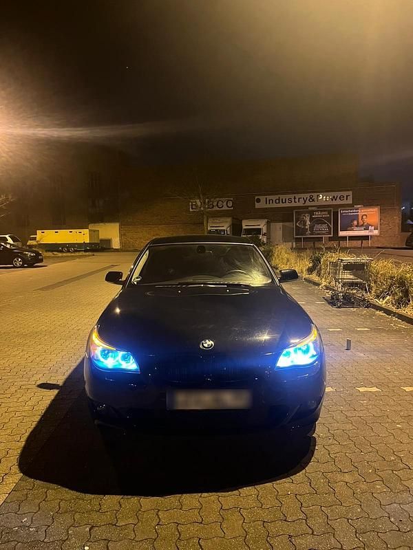 Schwarz Gebraucht 2004 BMW 520 M Sport Limousine | 3.700 € (Guter Preis) - Bild 1/4