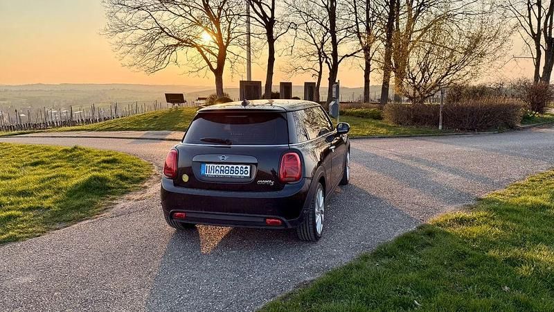 Second-hand Mini Cooper SE 135 kW (184 CP) 2020 Negru Hatchback