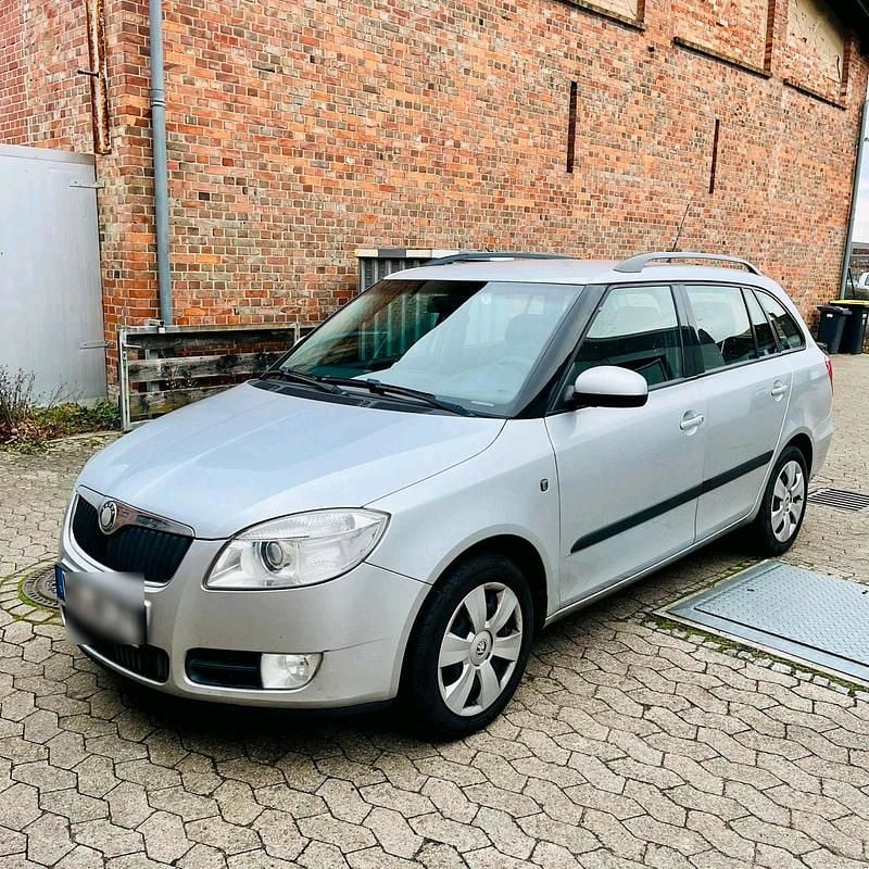 Silber Gebraucht 2009 Skoda Fabia Kombi | 3.100 € (Teuer) - Bild 1/4
