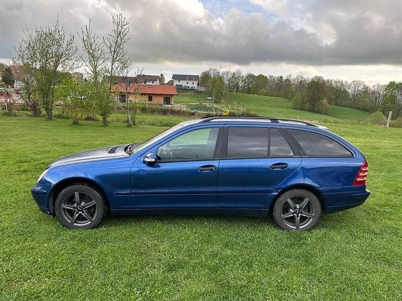 Blau Gebraucht 2003 Mercedes C200 Kombi | 650 € (Superpreis) - Bild 1/4