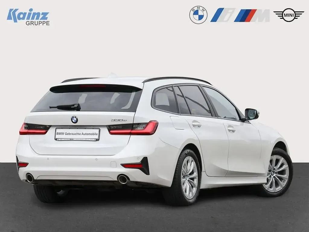 Gebraucht BMW 330e Advantage 292 PS (214 kW) 2021 Mineralweiss Kombi