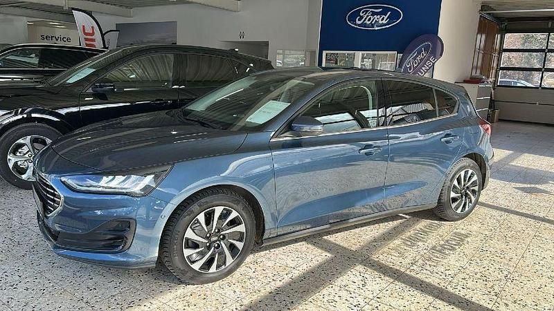 Gebraucht Ford Focus Titanium 125 PS (91 kW) 2023 Chromablau metallic Limousine