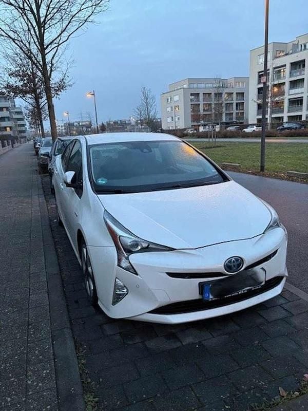 Gebraucht Toyota Prius Executive 98 PS (72 kW) 2016 Weiß Limousine