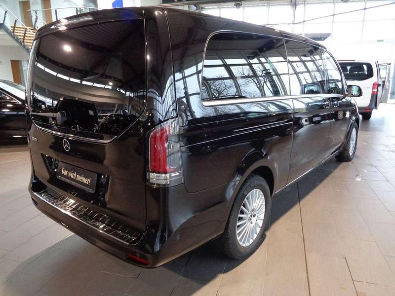Gebraucht Mercedes V300 237 PS (174 kW) 2024 Schwarz Van / Kleinbus