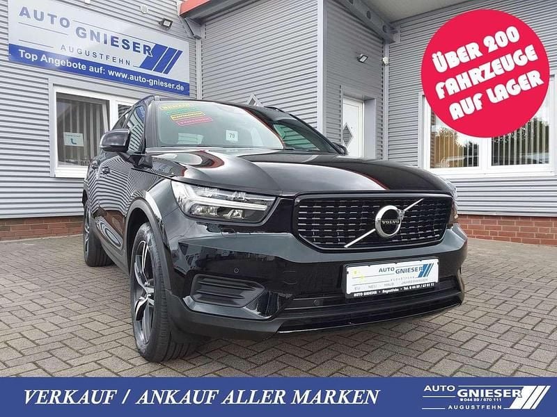 Schwarz metallic Gebraucht 2022 Volvo XC40 R-Design SUV | 32.490 € (Guter Preis) - Bild 1/4