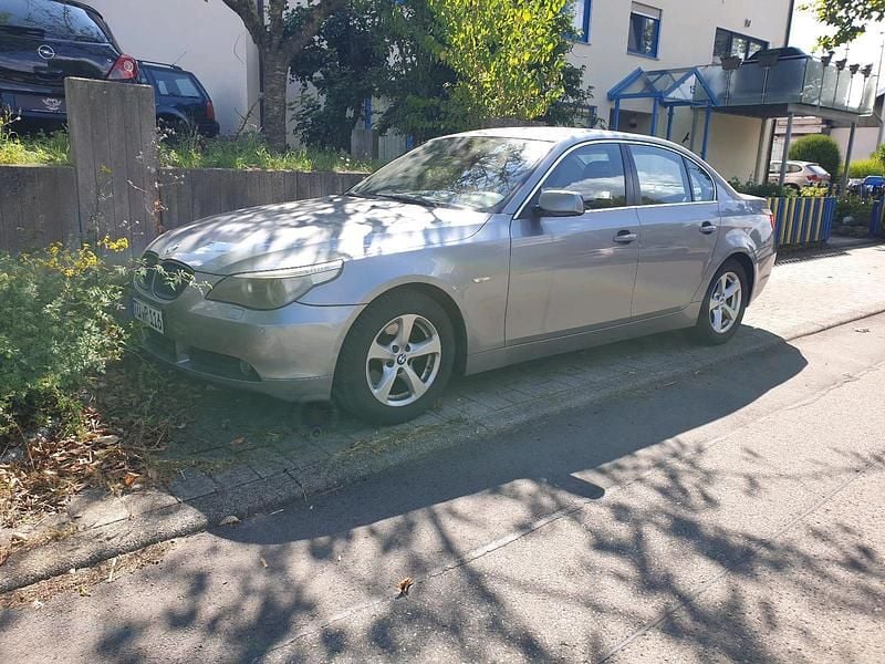 Silber Gebraucht 2004 BMW 520 Sport Line Limousine | 4.800 € (Fairer Preis) - Bild 1/2