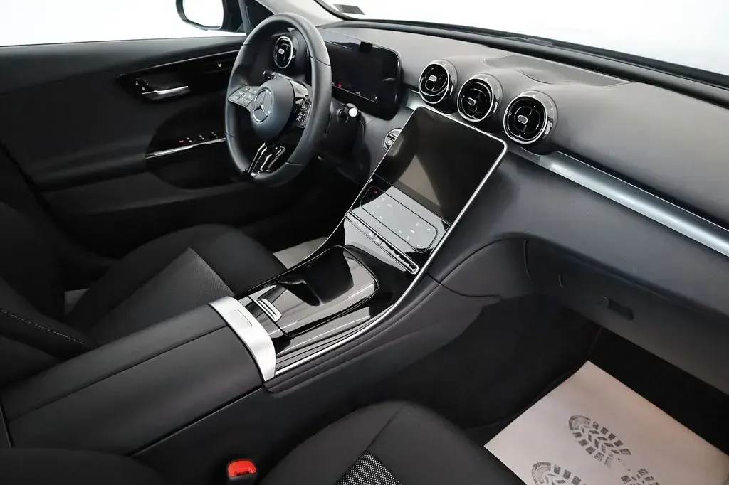 Gebraucht Mercedes 220 200 PS (147 kW) 2023 Schwarz Limousine
