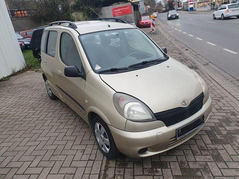 Gold Gebraucht 2000 Toyota Yaris Kombi | 1.890 € (Fairer Preis) - Bild 1/4