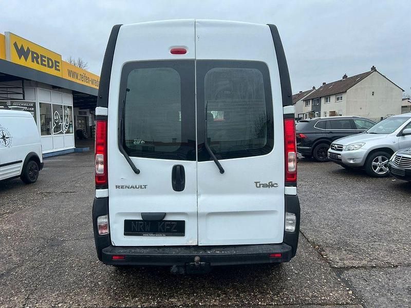 Gebraucht Renault Trafic 114 PS (83 kW) 2007 Weiß Van / Kleinbus