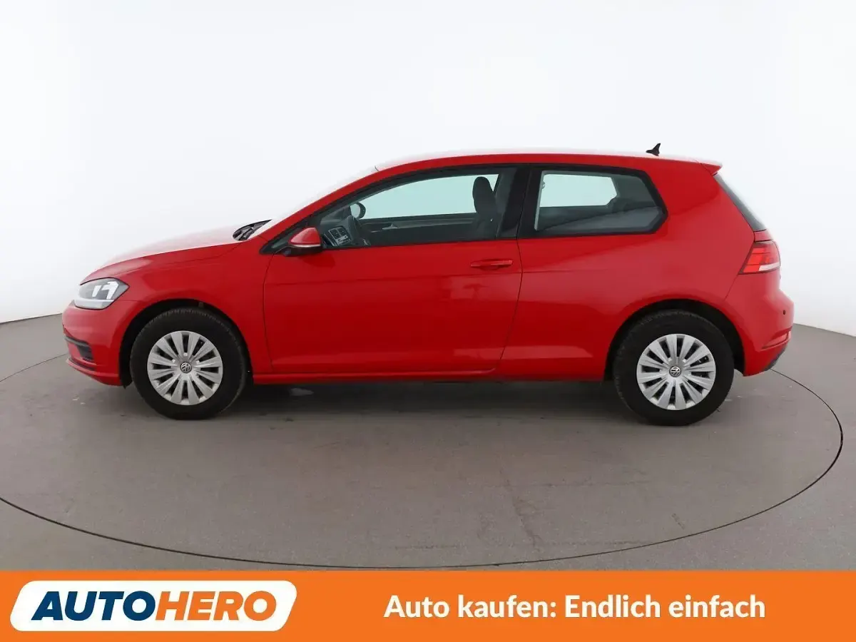 Gebraucht VW Golf VII Trendline 86 PS (63 kW) 2017 Rot Limousine
