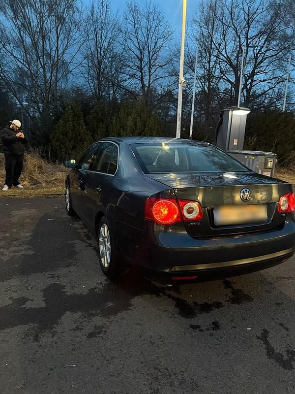 Gebraucht VW Jetta 122 PS (89 kW) 2009 Schwarz Limousine
