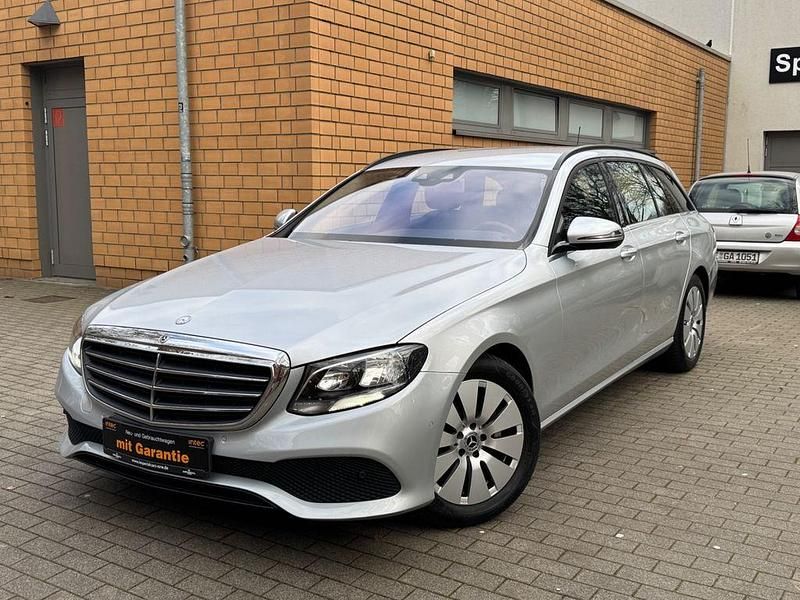 Gebraucht Mercedes E220 194 PS (142 kW) 2019 Silber Limousine
