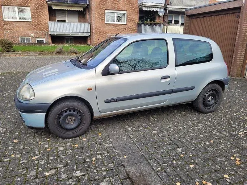 Gebraucht Renault Clio II 75 PS (55 kW) 1999 Silber Kleinwagen