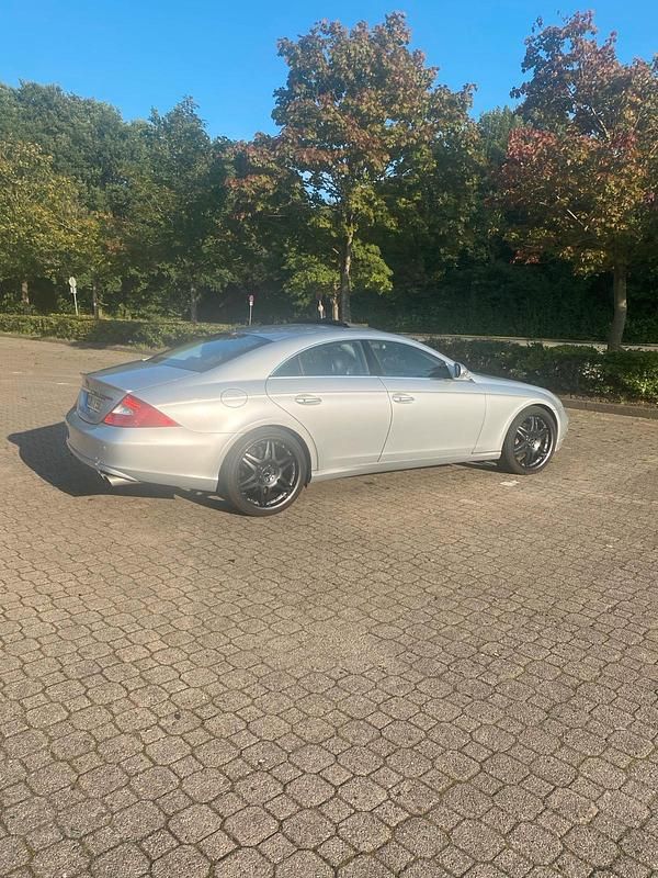 Silber Gebraucht 2006 Mercedes CLS500 Limousine | 7.800 € (Superpreis) - Bild 1/4