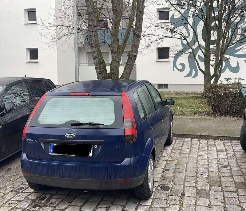 Gebraucht Ford Fiesta Ambiente 60 PS (44 kW) 2002 Blau Kleinwagen