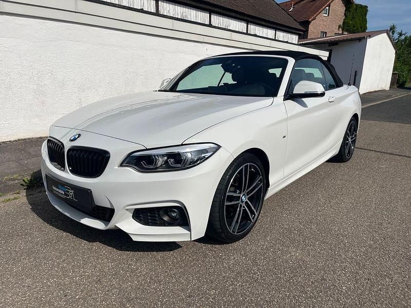 Alpinweiss iii Gebraucht 2020 BMW 220 M Sport Cabrio | 22.800 € (Guter Preis) - Bild 1/4