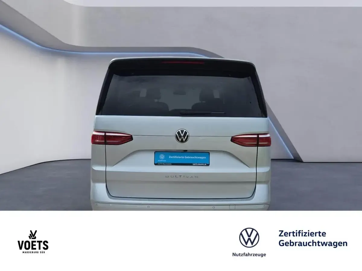 Gebraucht VW Multivan Basis 150 PS (110 kW) 2023 Silber Van / Kleinbus