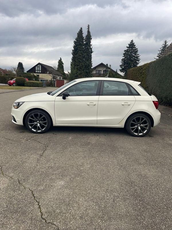 Gebraucht Audi A1 Sportback Attraction 86 PS (63 kW) 2014 Weiß Kleinwagen
