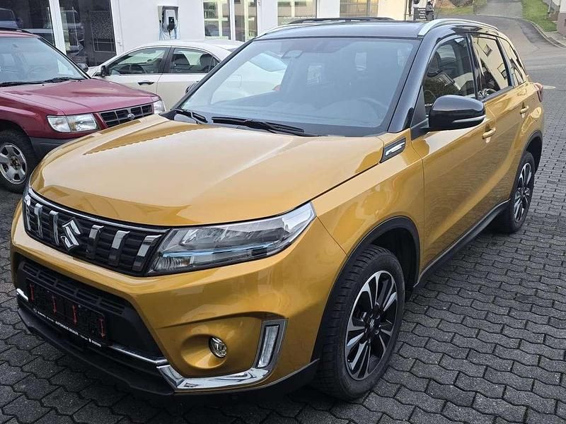 Gebraucht Suzuki Vitara Comfort+ 102 PS (75 kW) 2022 Solar/cosmic black SUV