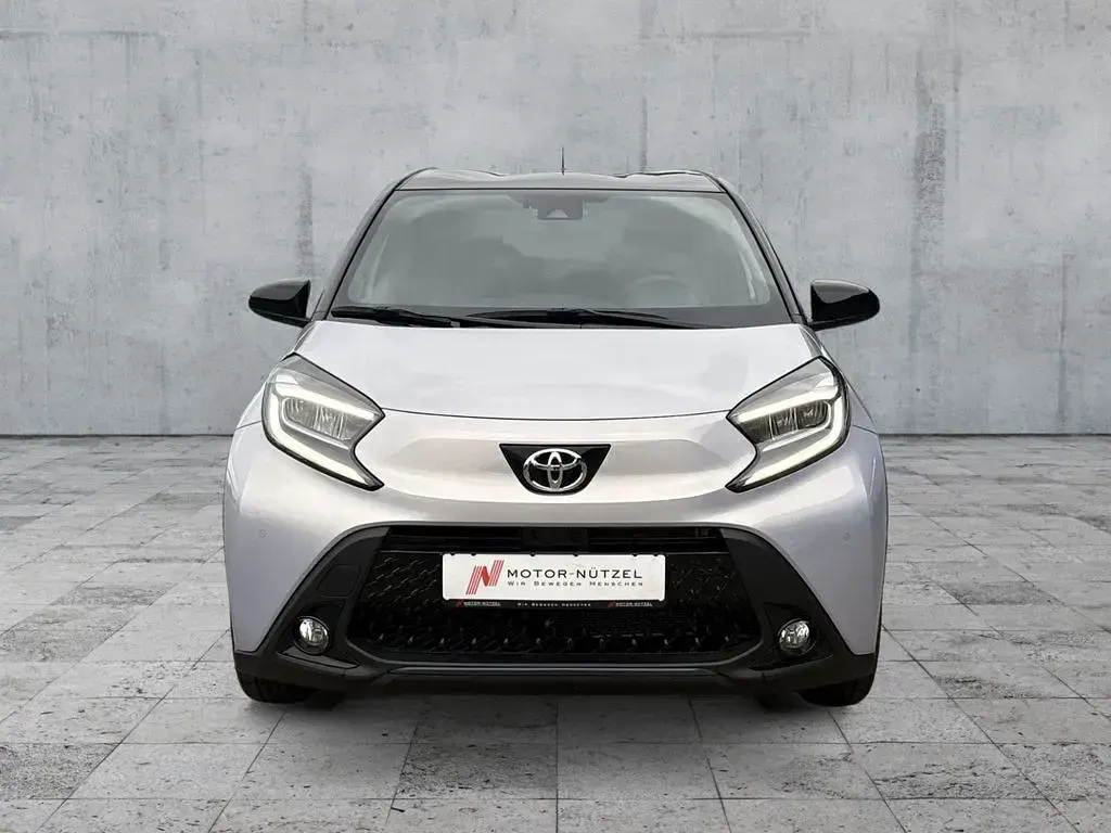Neu Toyota Aygo X Edition 72 PS (52 kW) 2025 Light purple (9ae)/ black mica SUV