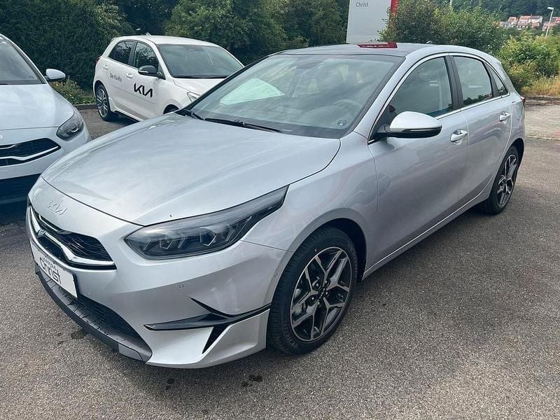 Silber Gebraucht 2023 Kia Ceed Spirit Limousine | 24.970 € (Fairer Preis) - Bild 1/4