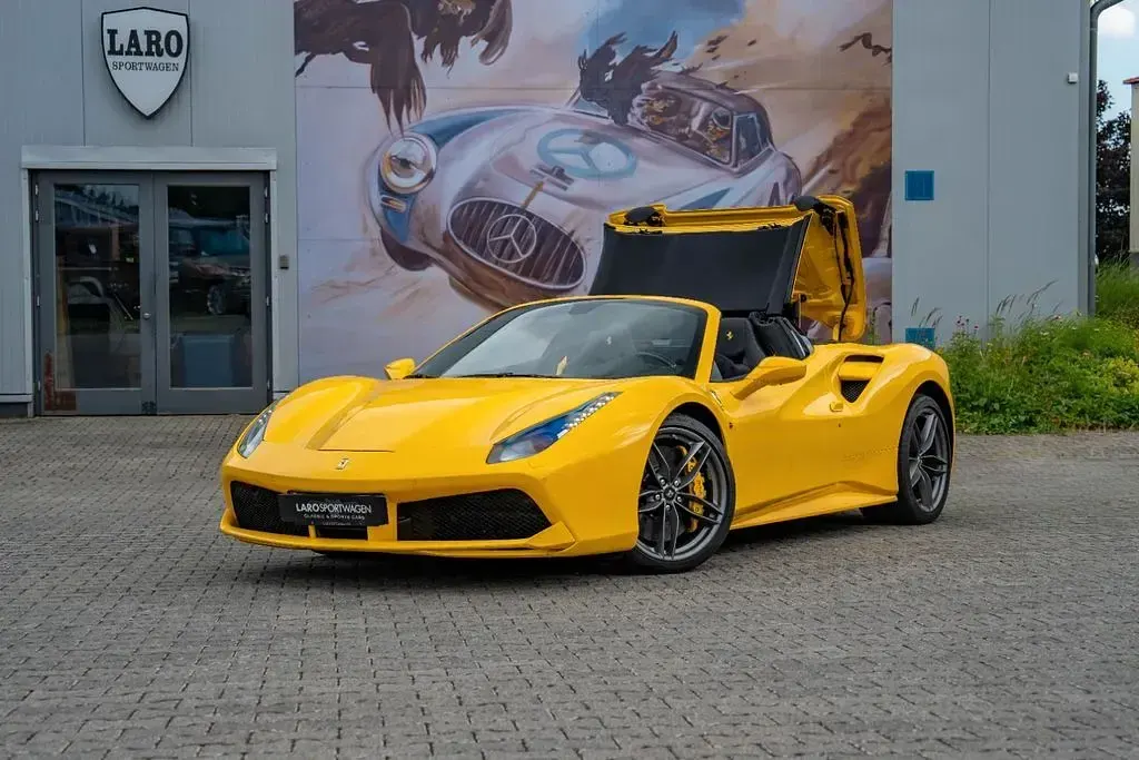 Gebraucht Ferrari 488 669 PS (492 kW) 2018 Gelb Cabrio