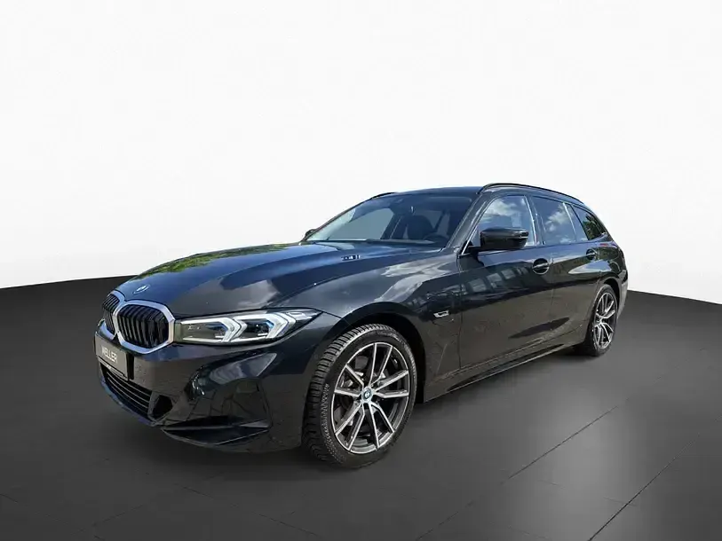 Gebraucht BMW 330e Comfort Edition 292 PS (214 kW) 2023 Black sapphire (schwarz) Kombi