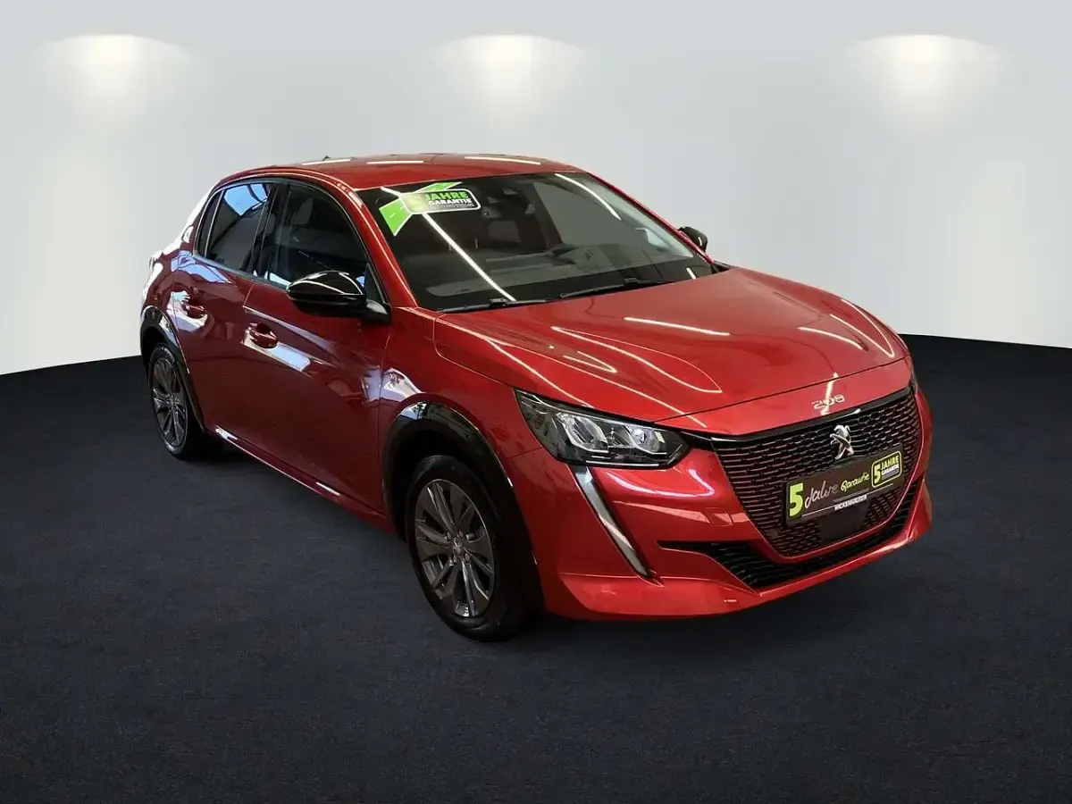 Gebraucht Peugeot e-208 100 kW (136 PS) 2023 Rot Kleinwagen
