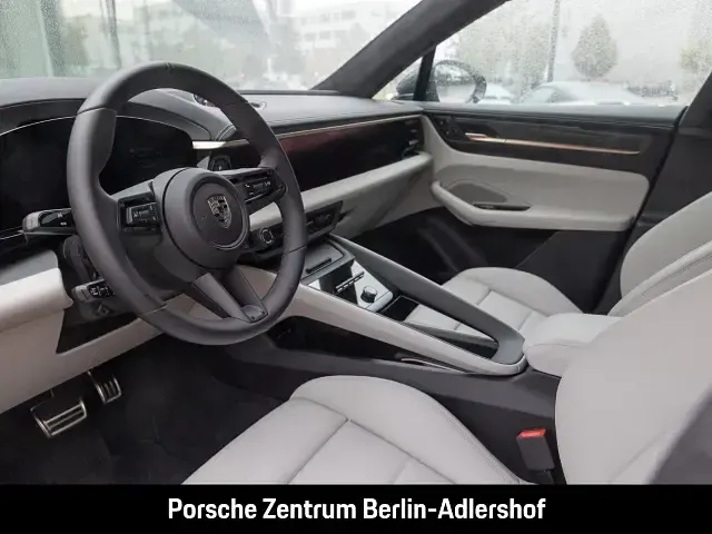 Gebraucht Porsche Macan Turbo 469 kW (639 PS) 2026 Schwarz SUV