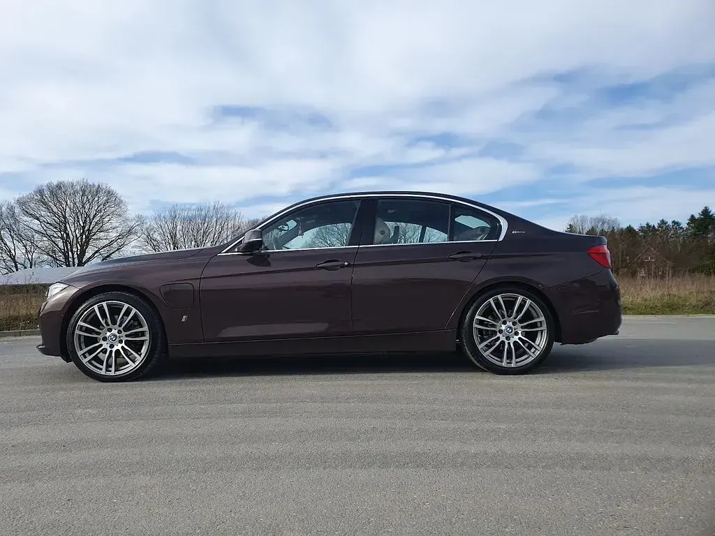Używany BMW 330e iPerformance 252 KM (185 kW) 2017 Brązowy Sedan/Limuzyna