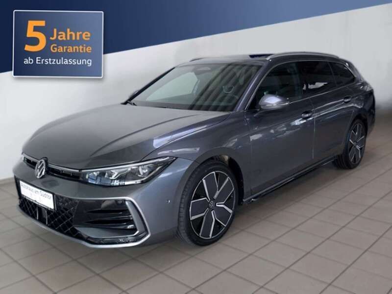 Gebraucht VW Passat R-line 150 PS (110 kW) 2024 Grau Kombi