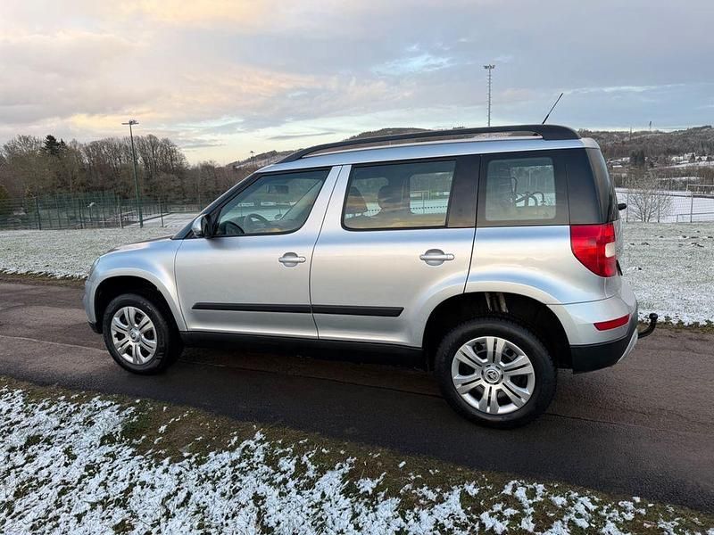Gebraucht Skoda Yeti Active 110 PS (80 kW) 2016 Silber SUV