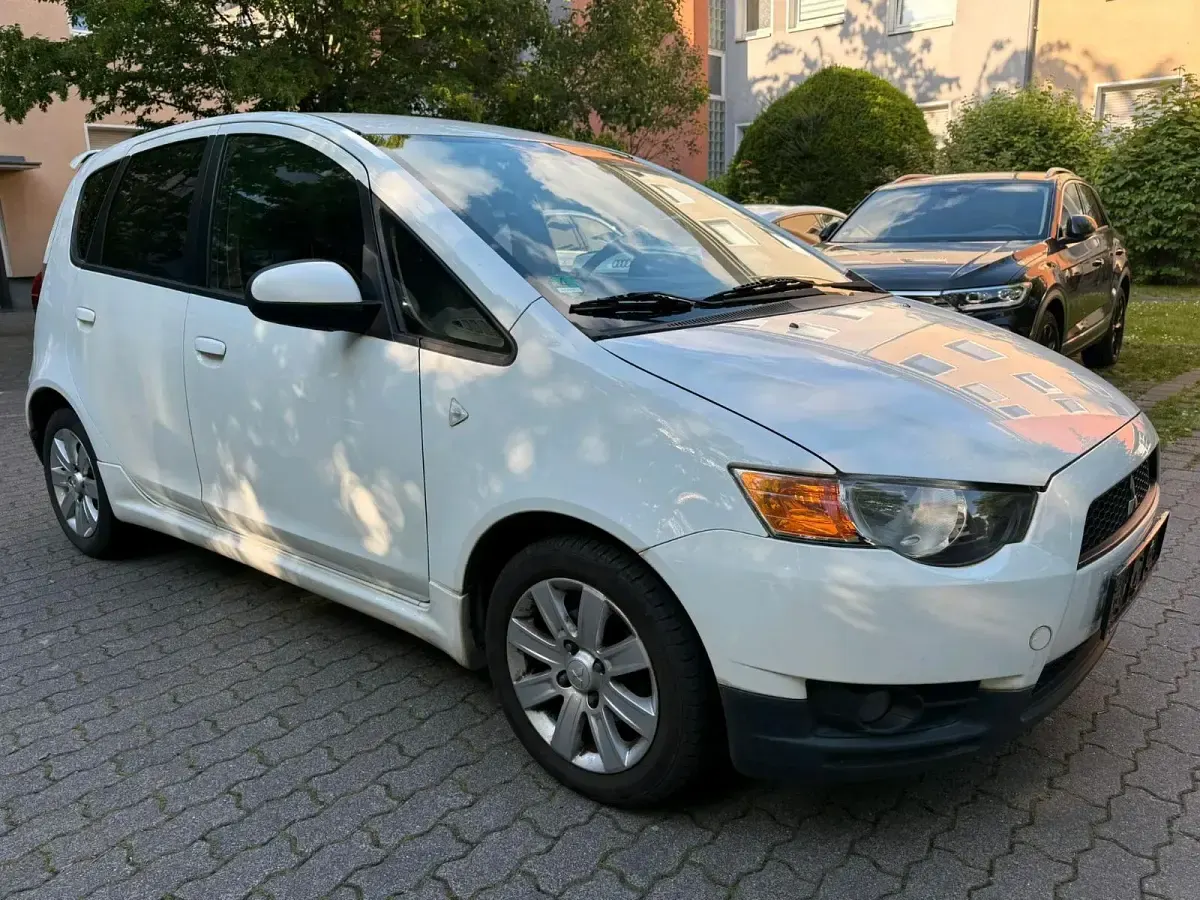Begagnad Mitsubishi Colt 75 HK (55 kW) 2012 Vit Halvkombi