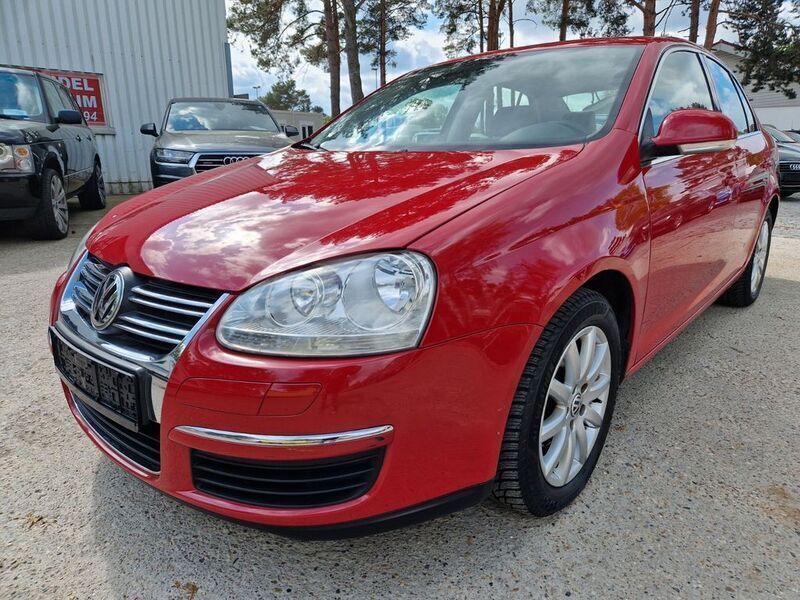 Rot Gebraucht 2006 VW Jetta Comfortline Limousine | 4.444 € (Fairer Preis) - Bild 1/4