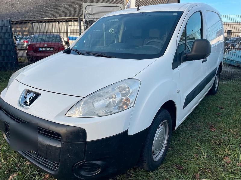 Weiß Gebraucht 2011 Peugeot Partner Van / Kleinbus | 5.599 € (Fairer Preis) - Bild 1/4